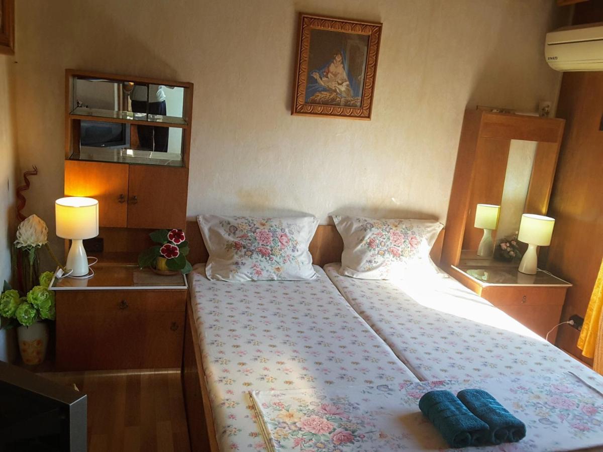 Diana Guesthouse 大特尔诺沃 外观 照片