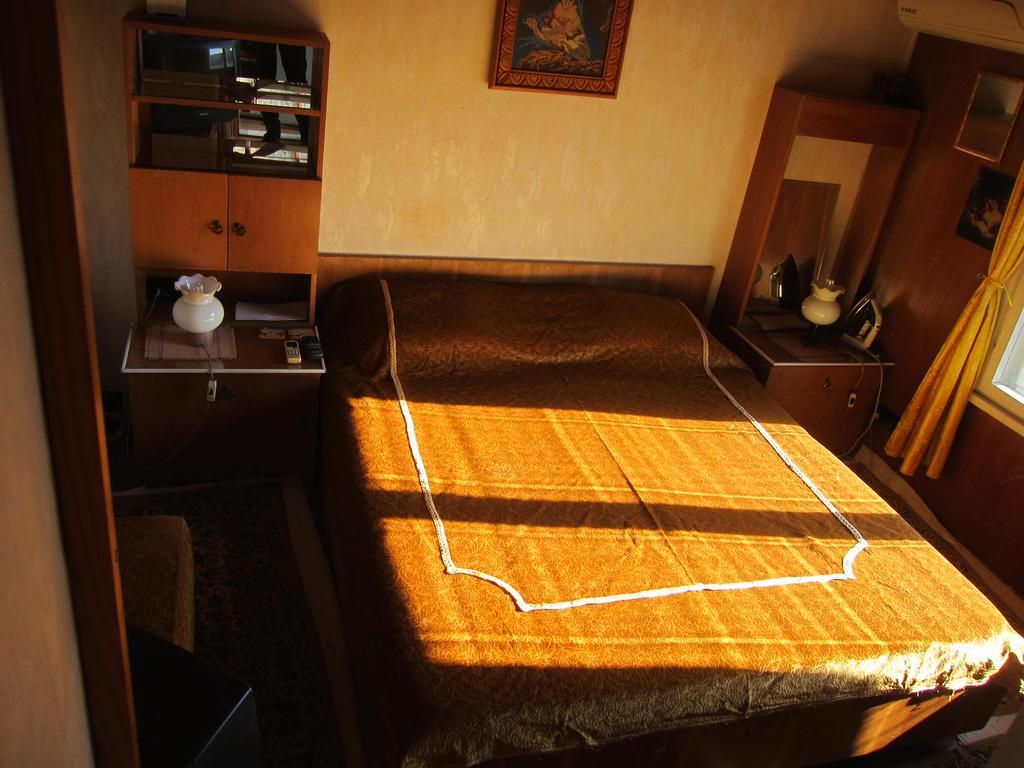 Diana Guesthouse 大特尔诺沃 外观 照片